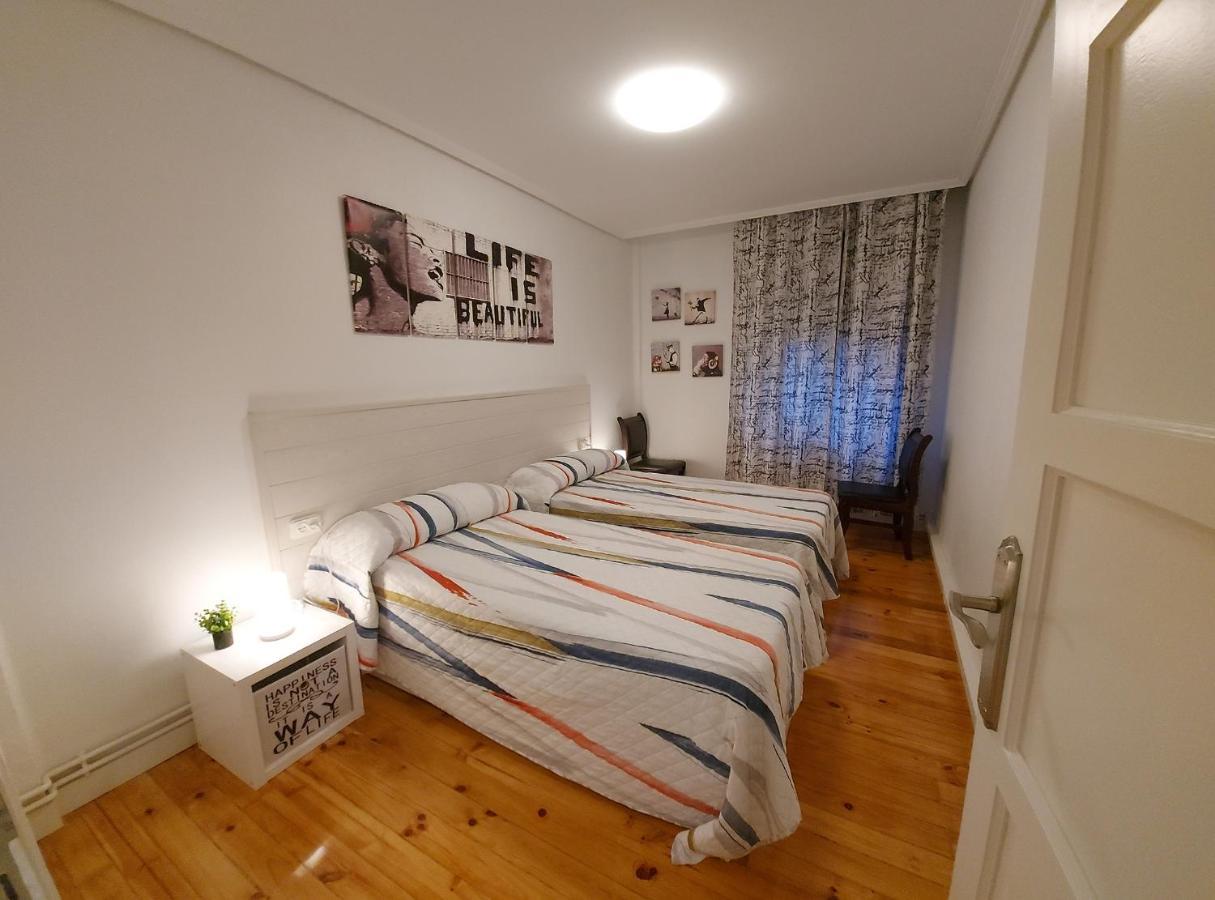 Apartamento Saioa Pamplona Bagian luar foto