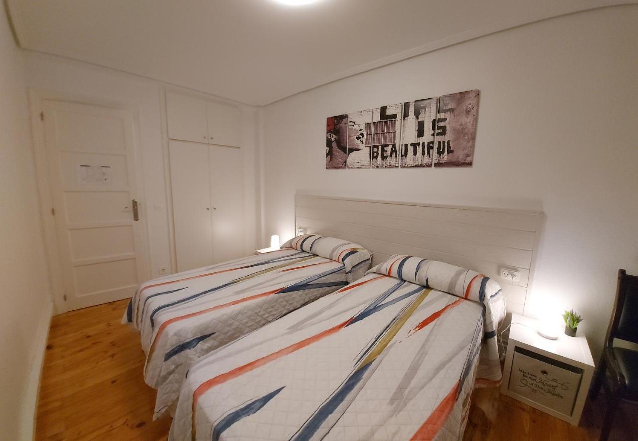 Apartamento Saioa Pamplona Bagian luar foto
