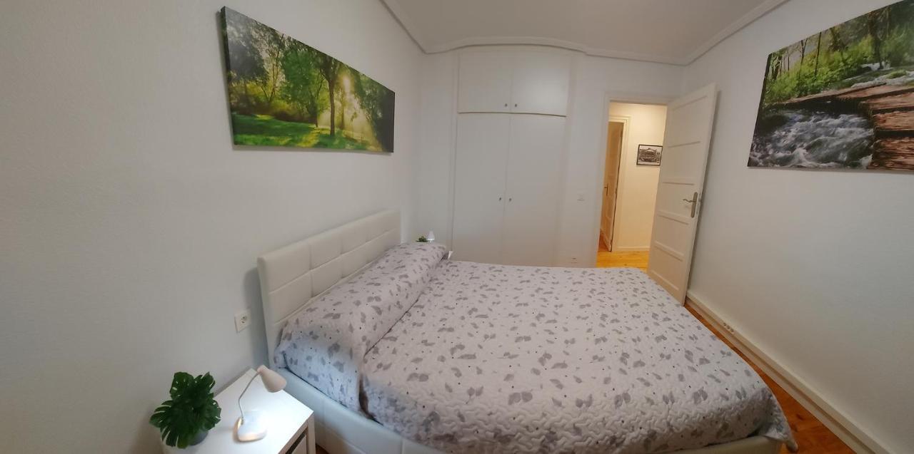 Apartamento Saioa Pamplona Bagian luar foto