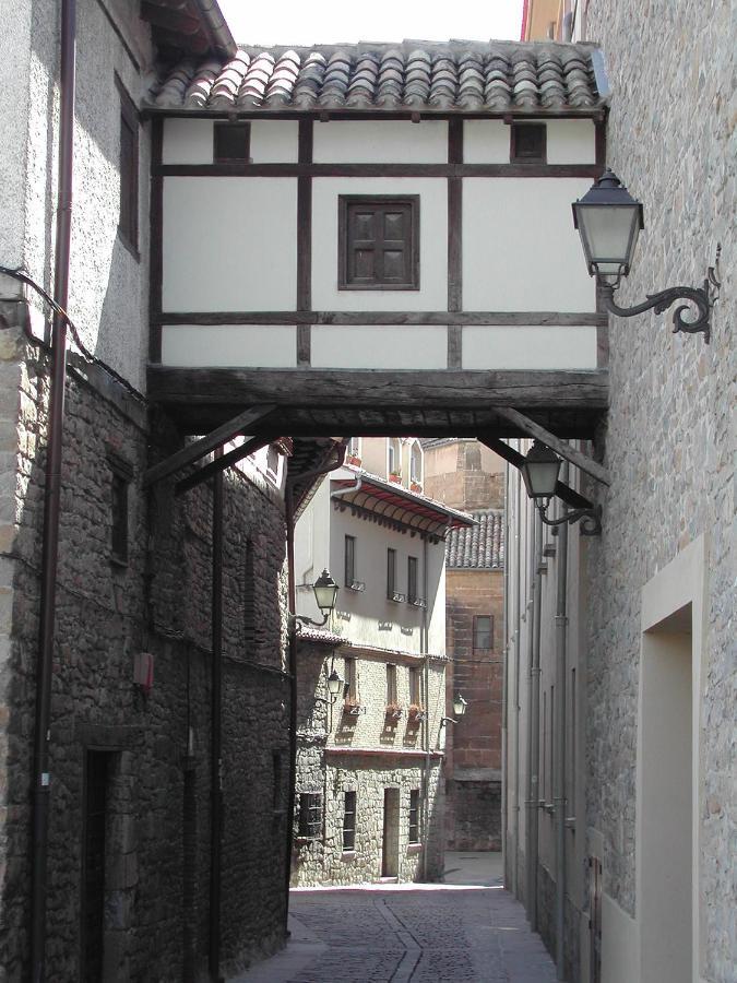 Apartamento Saioa Pamplona Bagian luar foto